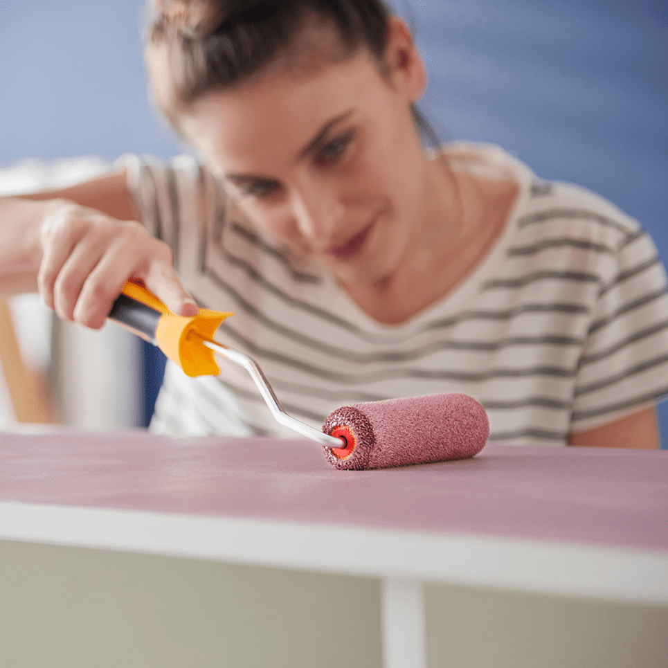 0,75 lt su bazlı parlak boya ile hem mobilyalarını hem de duvarını renklendir