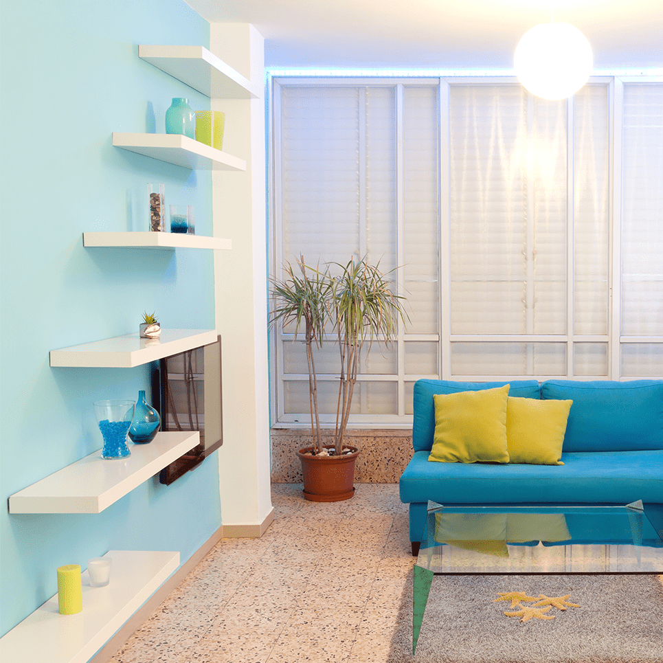 Sadece bir duvarı boyayarak salonunun havasını değiştir!